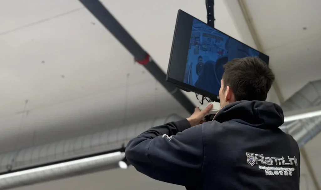 Alarmlink kameraovervåking butikk sikkerhet sikring av næringsbygg varesikring eas tekniker lærling amir